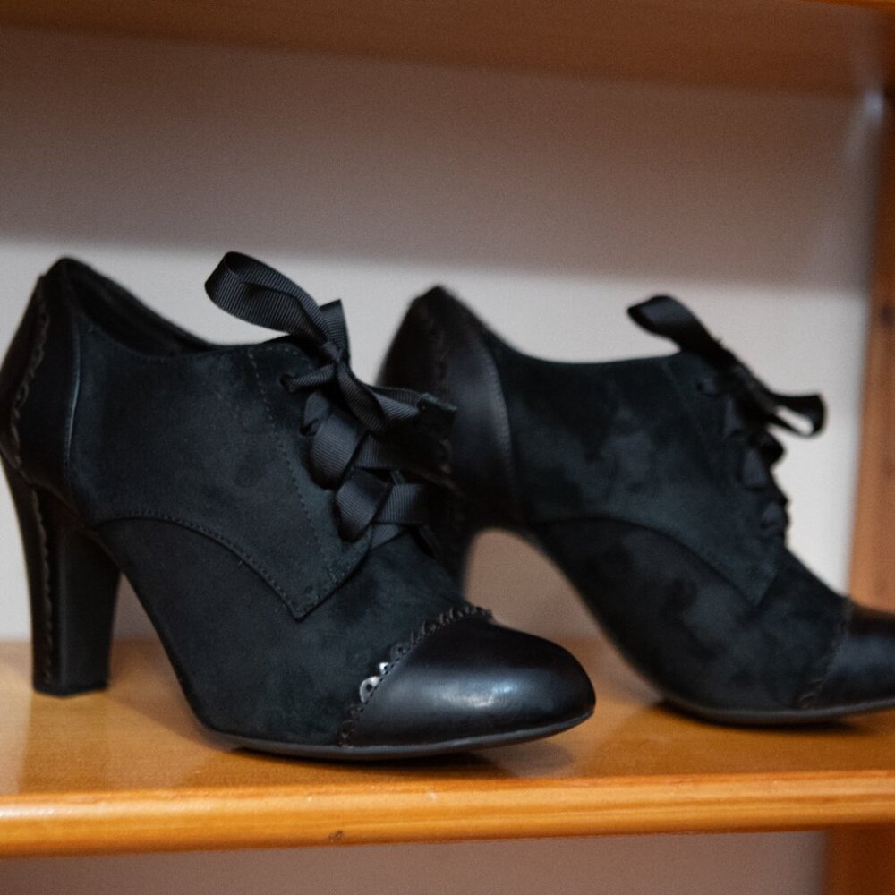 Gianni Bini 7.5M Black Suede Lace Up Oxford Shoes Heels Booties - Picture 3 of 10
